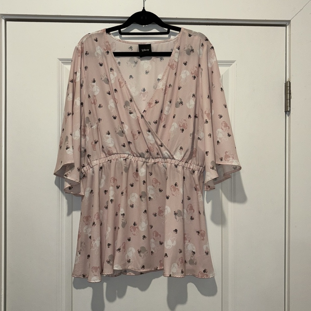 torrid Pale Pink Floral Wrap Peplum Top - Picture 6 of 10